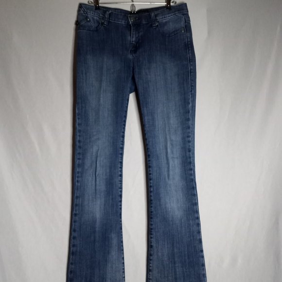 Rock & Republic Women's Kasandra Flared Medium Wash Denim Jeans Size 10 - Picture 3 of 10